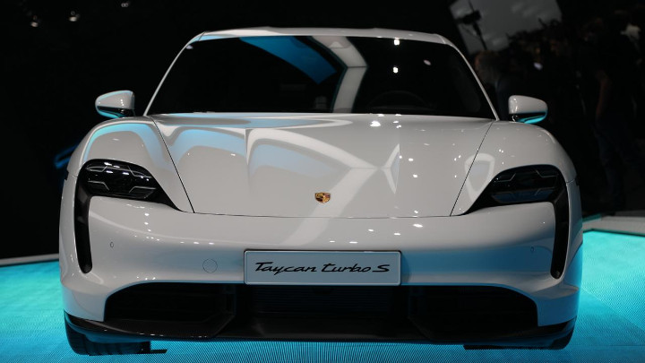 PORSCHE TAYCAN 2019 front